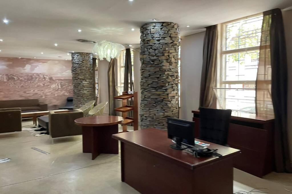 Cool & Easy Flat In The Heart Of Marshalltown Johannesburg Exterior foto
